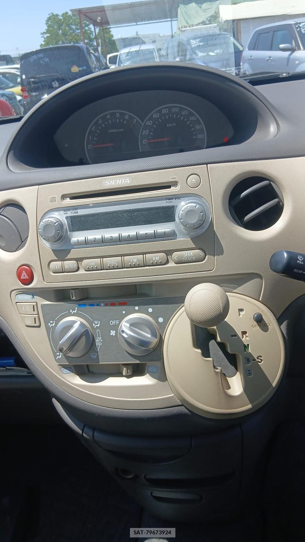 Toyota SIENTA 2008-03 7633714-16