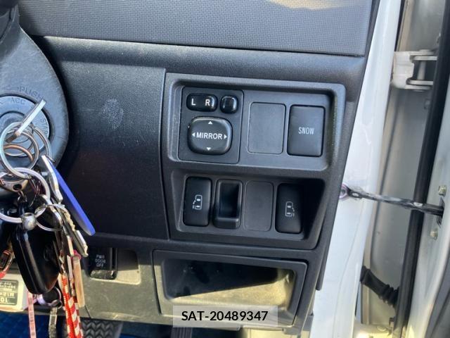 Toyota SIENTA 2011-11 7980996-9