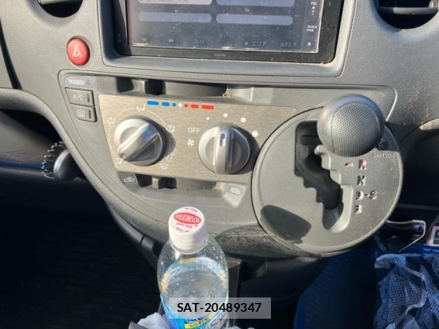 Toyota SIENTA 2011-11 7980996-17