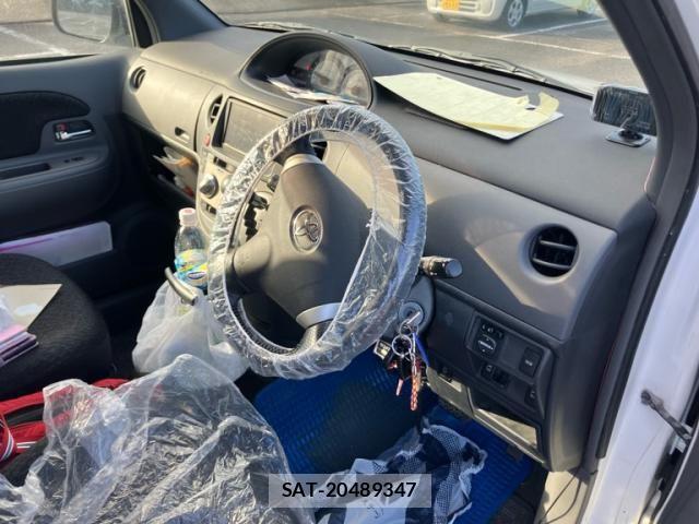 Toyota SIENTA 2011-11 7980996-8
