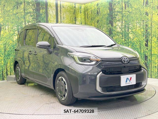 Toyota SIENTA 2023-02 8038215-16