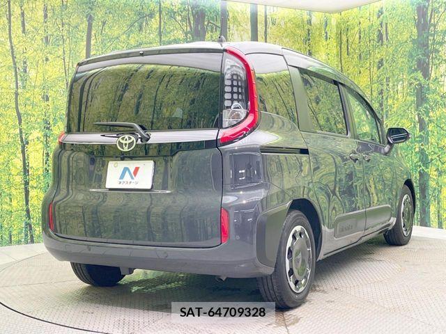 Toyota SIENTA 2023-02 8038215-17