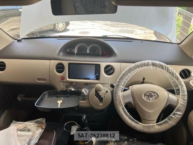 Toyota SIENTA 2013-09 8038249-11