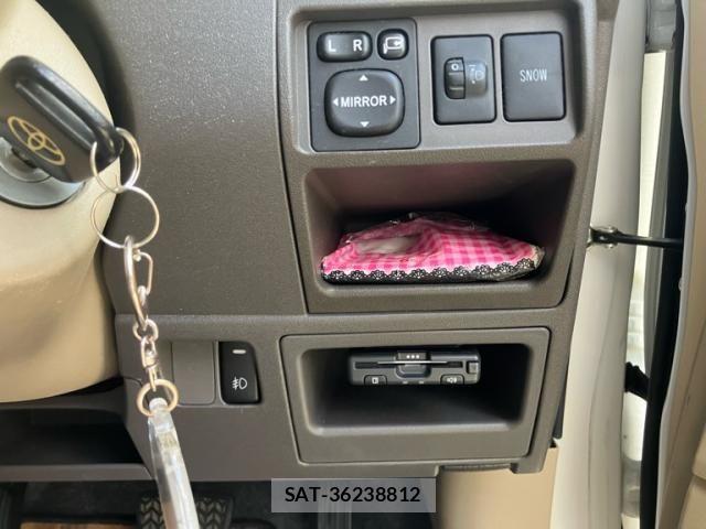 Toyota SIENTA 2013-09 8038249-14