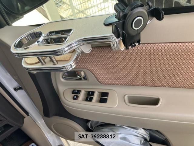 Toyota SIENTA 2013-09 8038249-15