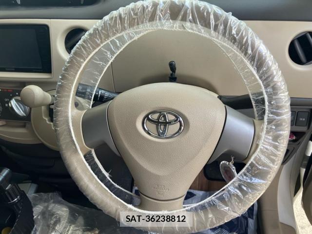 Toyota SIENTA 2013-09 8038249-16