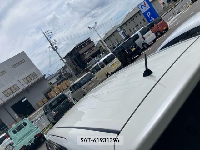 Toyota SIENTA 2018-01 8038237-10