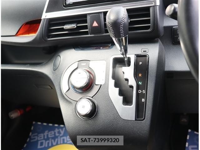 Toyota SIENTA 2019-06 8038219-7