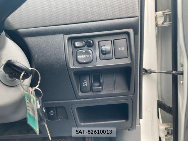 Toyota SIENTA 2008-06 8038257-16