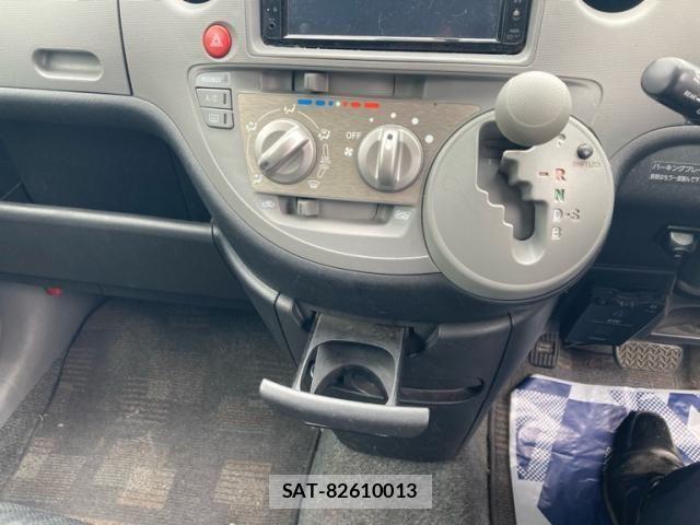 Toyota SIENTA 2008-06 8038257-18