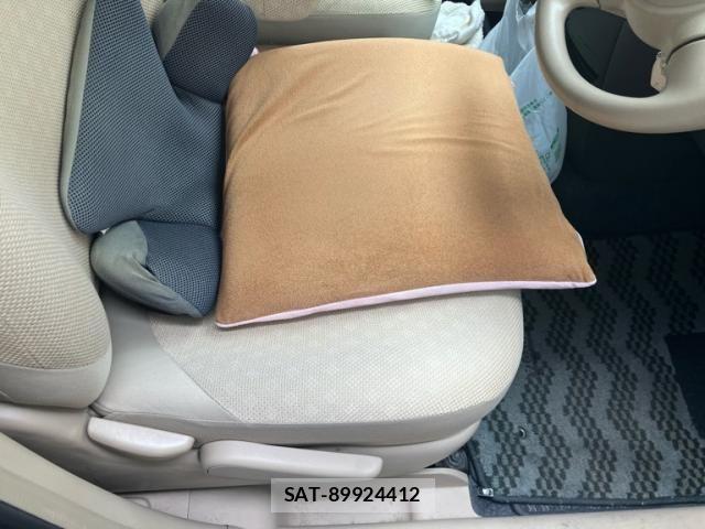Toyota SIENTA 2006-10 8038256-17