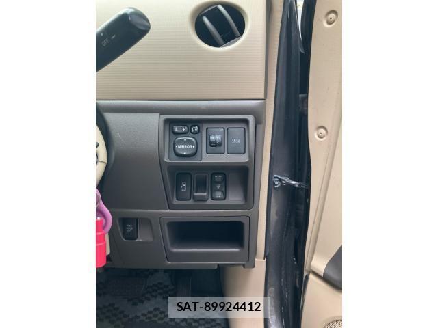 Toyota SIENTA 2006-10 8038256-18