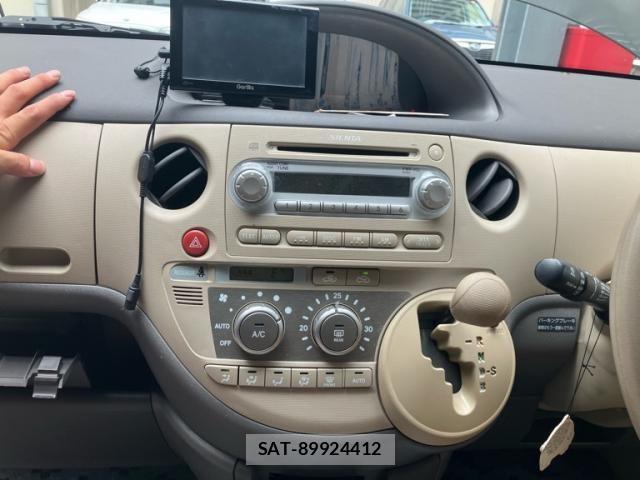 Toyota SIENTA 2006-10 8038256-21