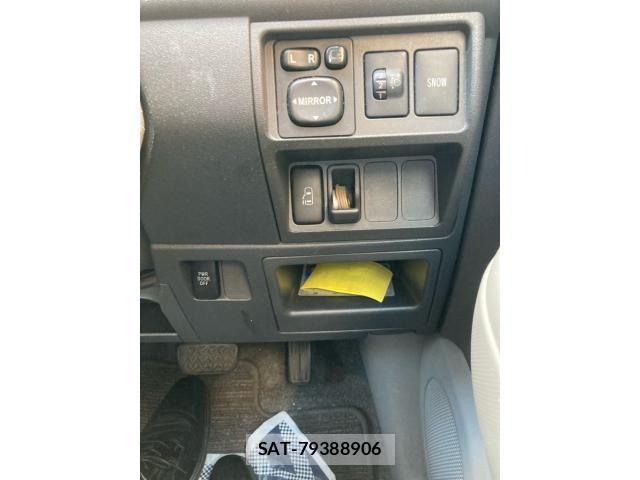 Toyota SIENTA 2008-07 8038258-15