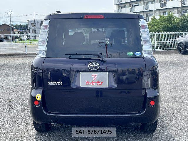 Toyota SIENTA 2013-01 8038242-11