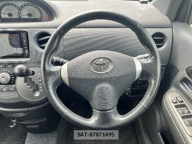 Toyota SIENTA 2013-01 8038242-13