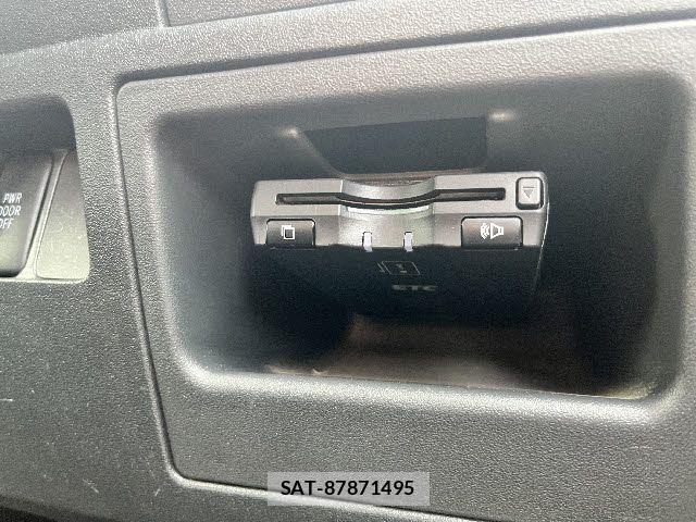 Toyota SIENTA 2013-01 8038242-15