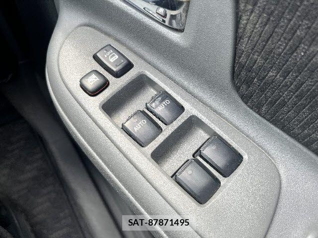 Toyota SIENTA 2013-01 8038242-16