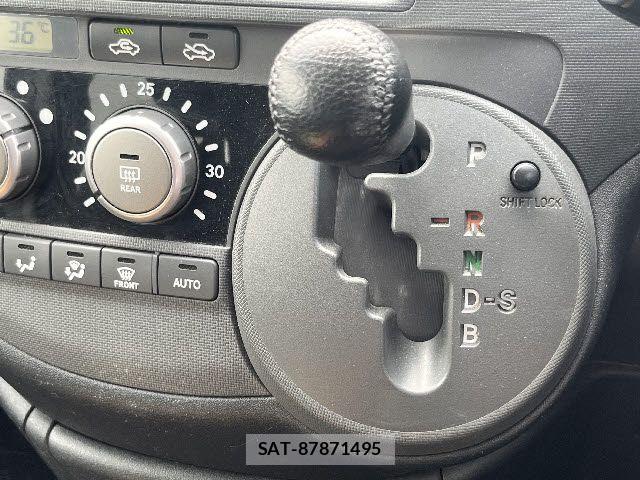 Toyota SIENTA 2013-01 8038242-19