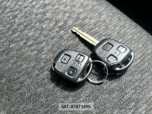Toyota SIENTA 2013-01 8038242-25