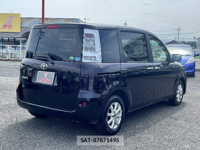 Toyota SIENTA 2013-01 8038242-2
