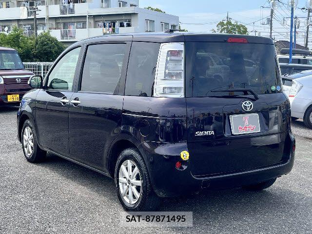 Toyota SIENTA 2013-01 8038242-8