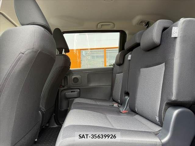 Toyota SIENTA 2025-04 8038217-18