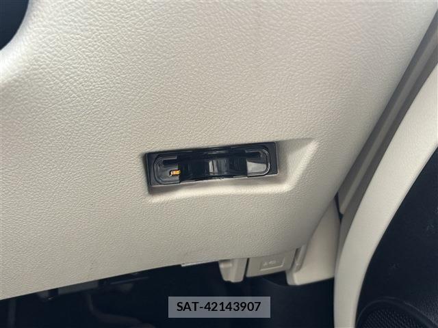Toyota SIENTA 2016-12 8038233-11