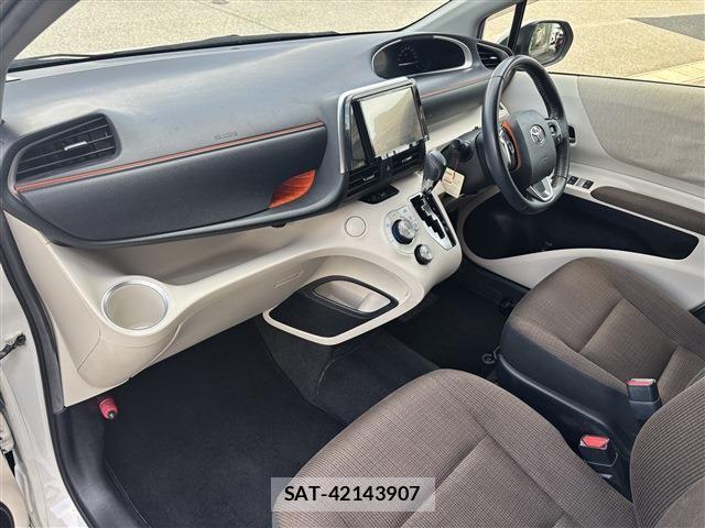 Toyota SIENTA 2016-12 8038233-17