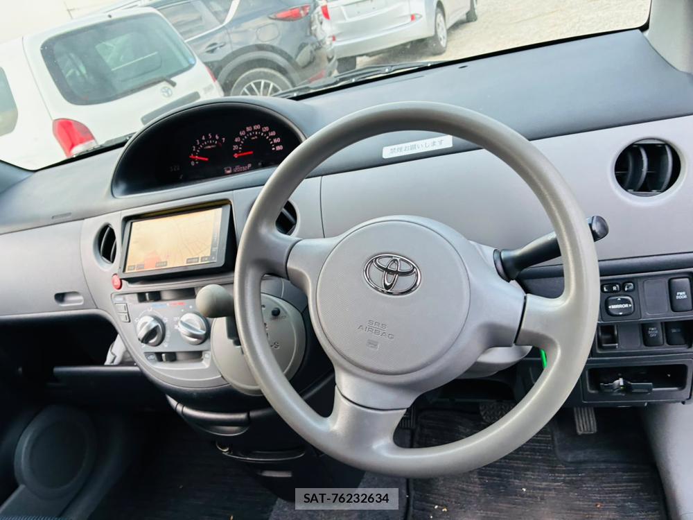 Toyota SIENTA 2005-10 7972172-12