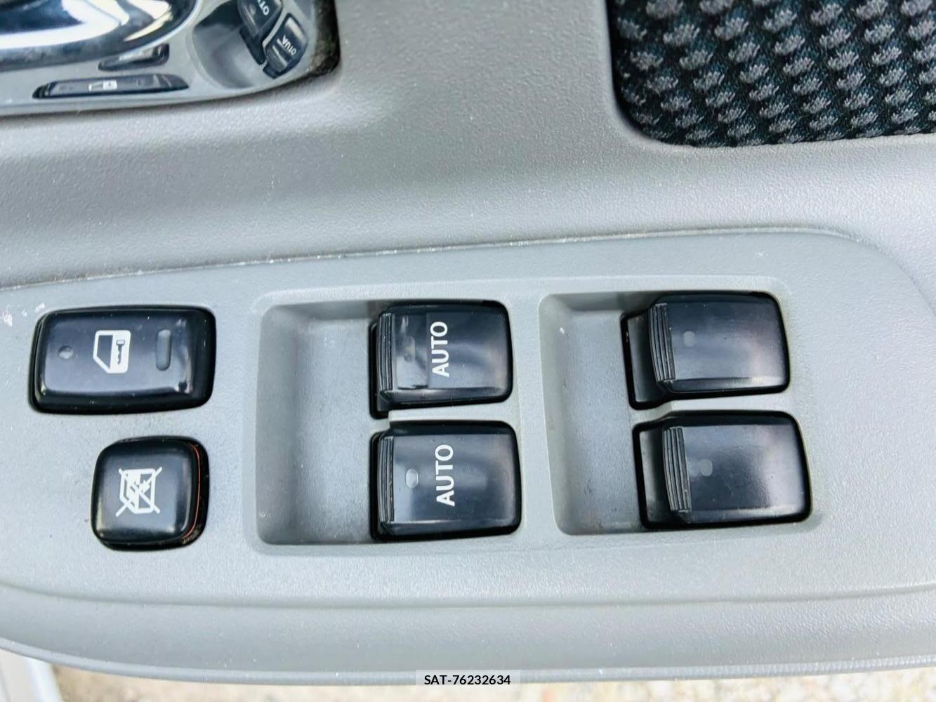 Toyota SIENTA 2005-10 7972172-19