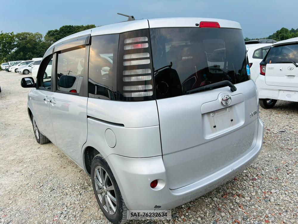 Toyota SIENTA 2005-10 7972172-2