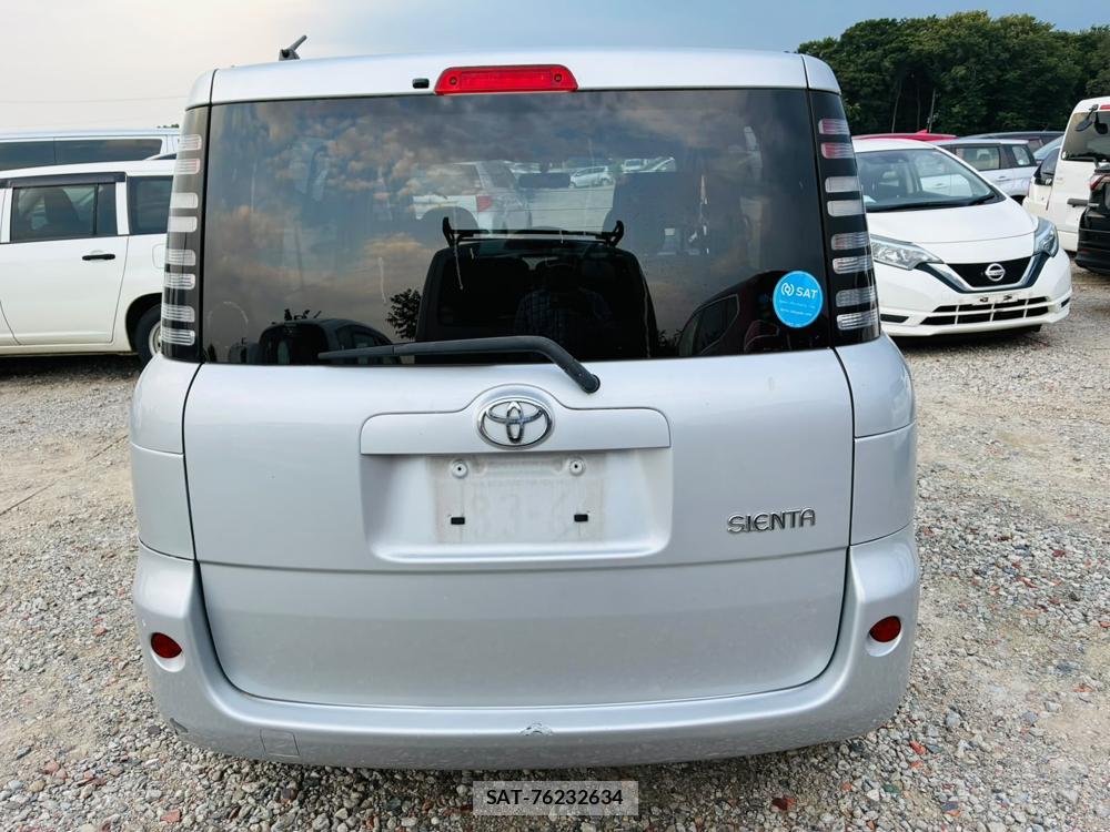Toyota SIENTA 2005-10 7972172-3