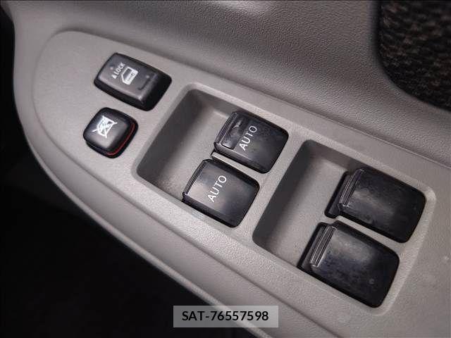 Toyota SIENTA 2008-09 8075565-14