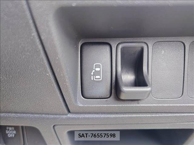 Toyota SIENTA 2008-09 8075565-15