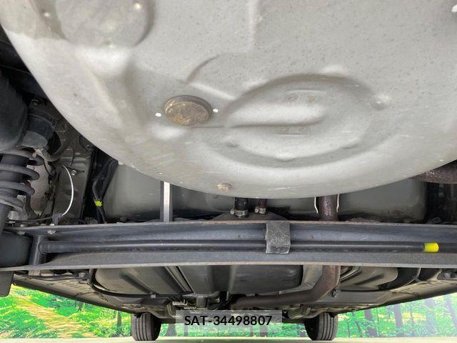 Toyota SIENTA 2017-01 8075567-18