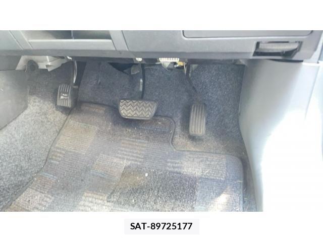 Toyota SIENTA 2007-08 8101885-15