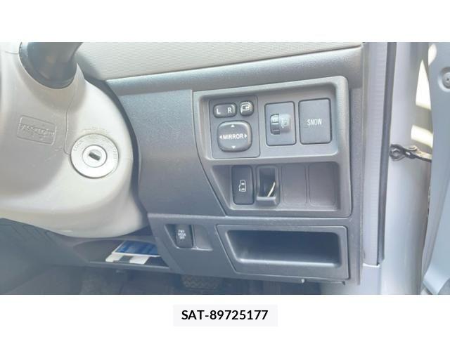 Toyota SIENTA 2007-08 8101885-16