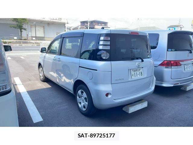 Toyota SIENTA 2007-08 8101885-3