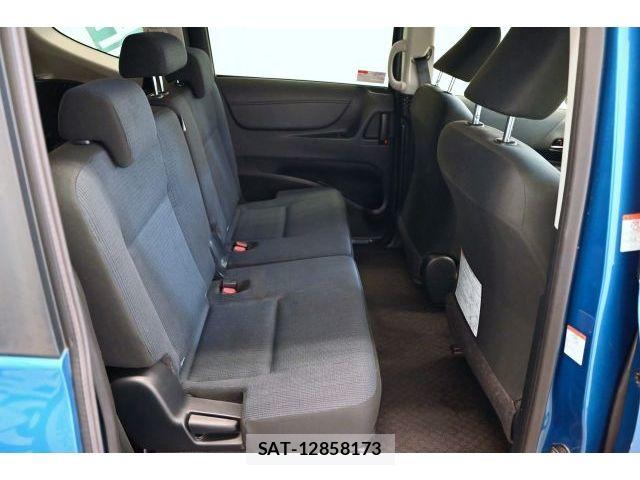 Toyota SIENTA 2016-03 8101880-11