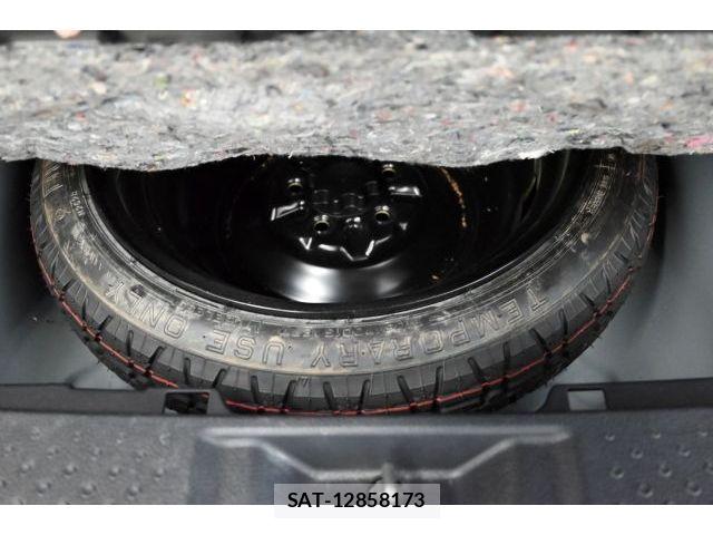 Toyota SIENTA 2016-03 8101880-17