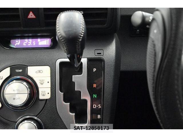 Toyota SIENTA 2016-03 8101880-21