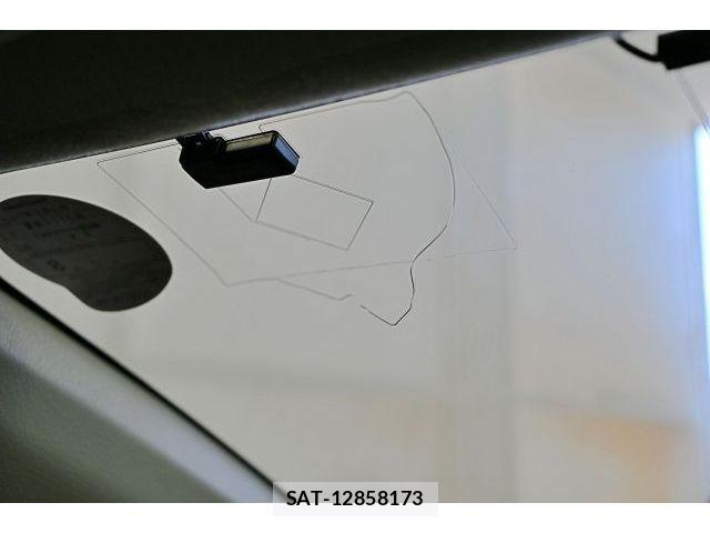 Toyota SIENTA 2016-03 8101880-25
