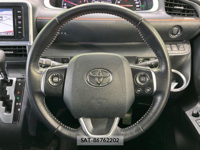 Toyota SIENTA 2016-05 8101876-11