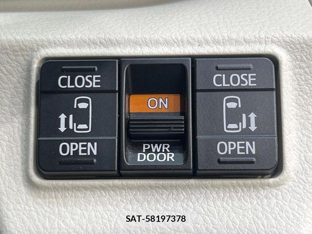 Toyota SIENTA 2017-03 8101878-3