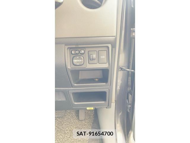 Toyota SIENTA 2009-10 8101887-9