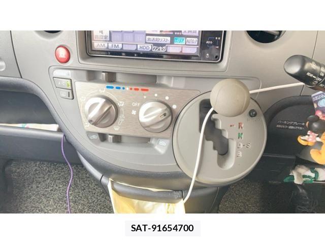 Toyota SIENTA 2009-10 8101887-16
