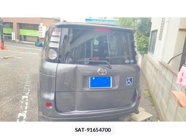Toyota SIENTA 2009-10 8101887-1