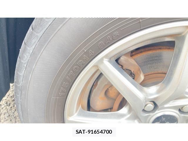 Toyota SIENTA 2009-10 8101887-5