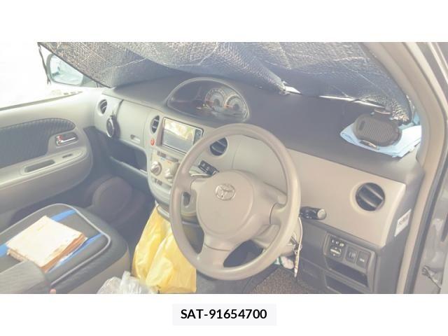 Toyota SIENTA 2009-10 8101887-7